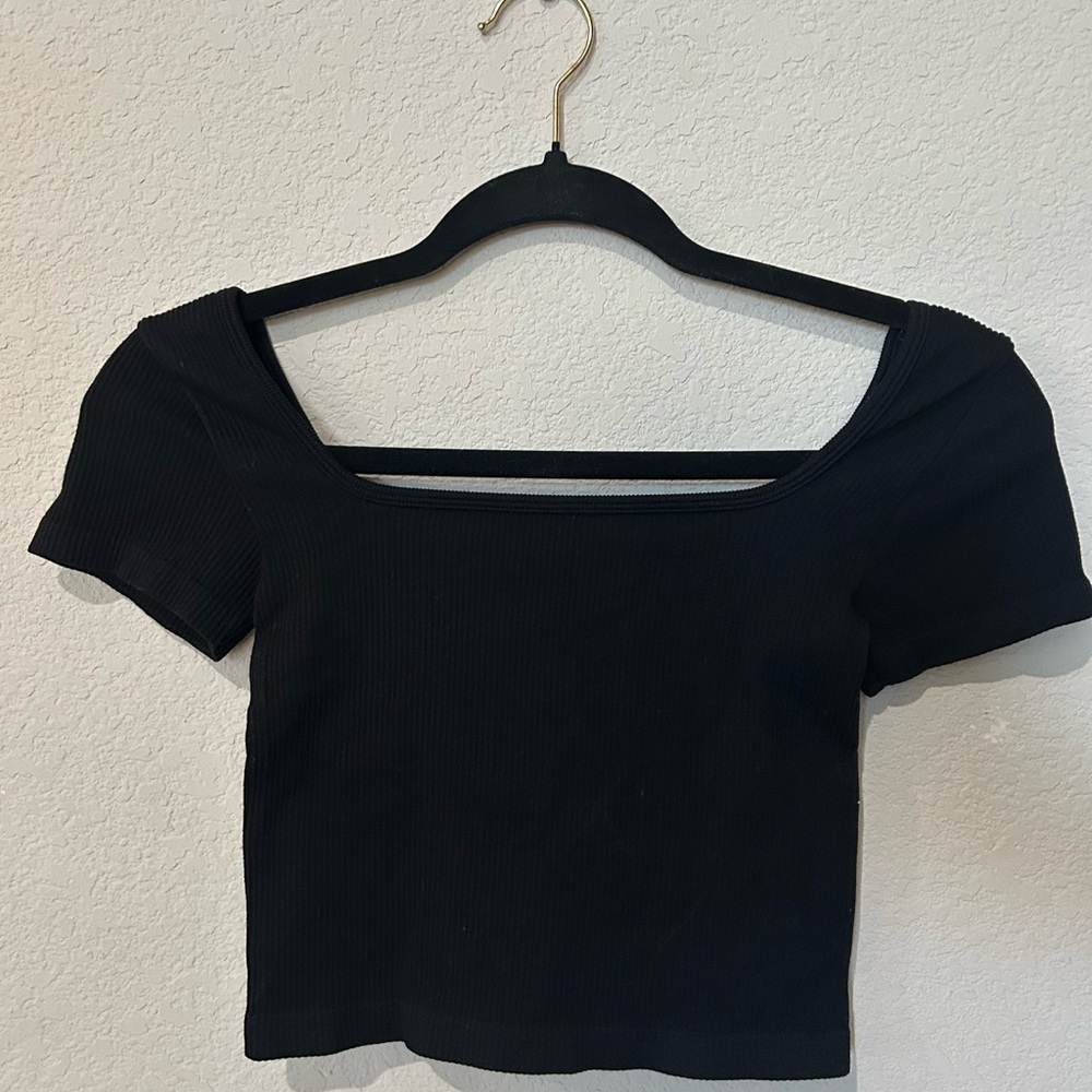 Black croptop